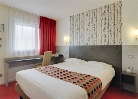 Book your room at Brit Hotel in Dijon .